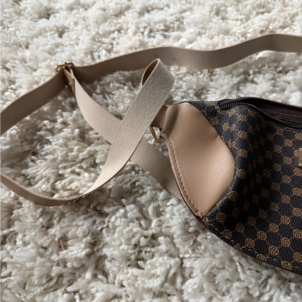 Elegant Brown and Tan Checkered Crossbody Bag - Picture 3 of 5
